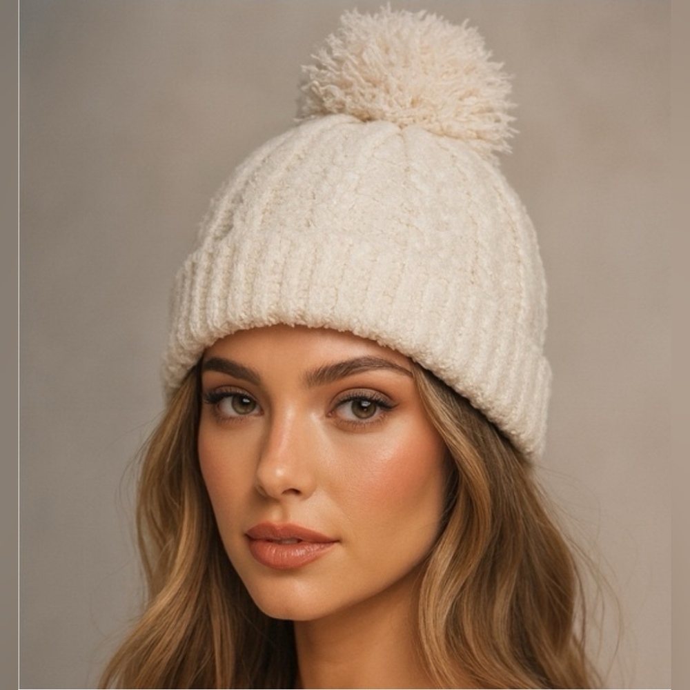 Barefoot Dreams Cream Knit Beanie with Pom-Pom-NWT